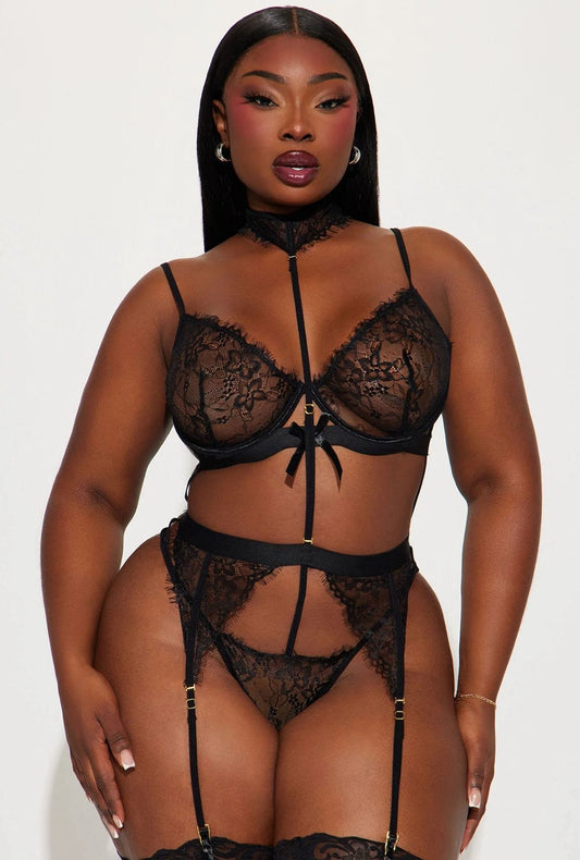 YOUR MUSE- 3 PIECE GARTER SET- BLACK. MI AMORE HOUSE OF STYLES.